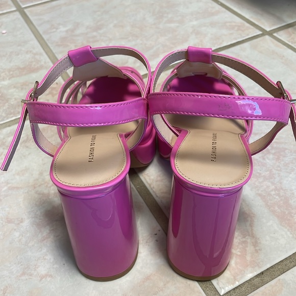 FASHION TO FIGURE NWOT. pink heeled sandals. Size 7W. NEVER WORN! - Picture 3 of 6